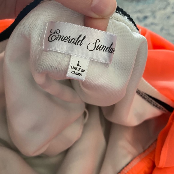 Ladies dress. Lower back is open - Picture 8 of 8